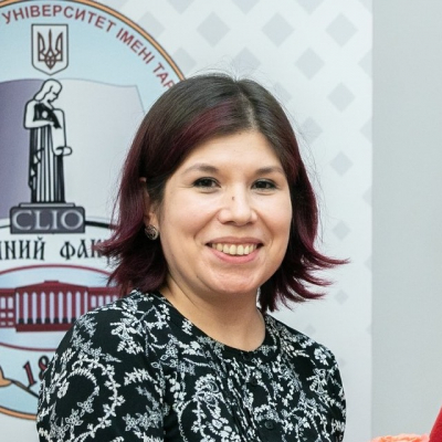 Дослідження ролі та місця жінки в релігії
