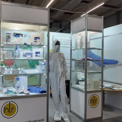 Вихованці відділення хімії та біології на Симпозіумі з лабораторної медицини