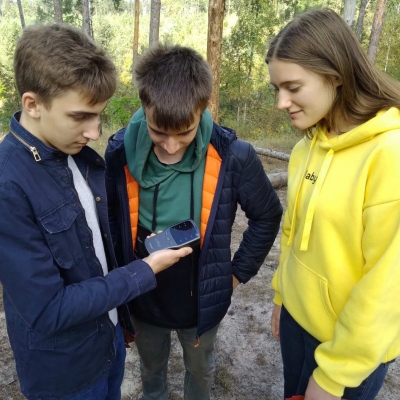 Юні екологи спостерігають осінні барви Пуща-Водицького лісу