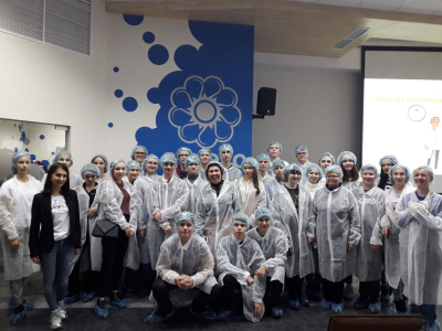 Профорієнтаційна екскурсія юних економістів, хіміків та біологів до медичної лабораторії «Сінево»
