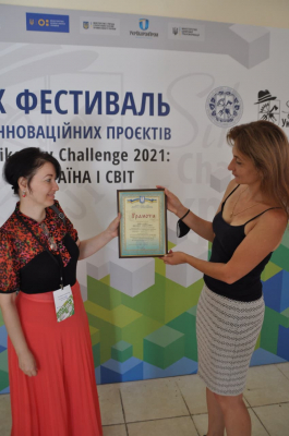 Вручення грамоти Вікторії Ковальовій