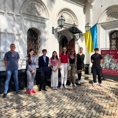 Екскурсія юних економістів до Скарбниці Національного музею історії України